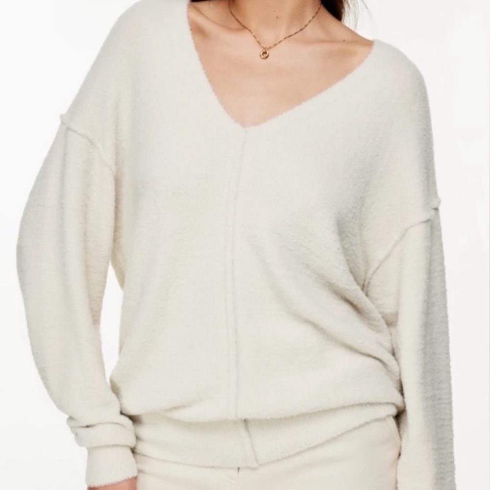 Aritzia Wilfred Free Hush Knit V Neck Sweater